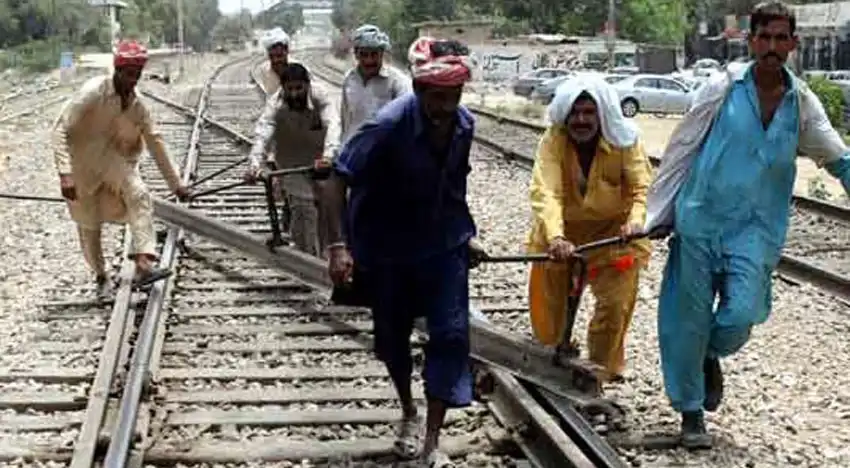 Pakistan Railways expediting rehabilitation work on Quetta-Bostan track